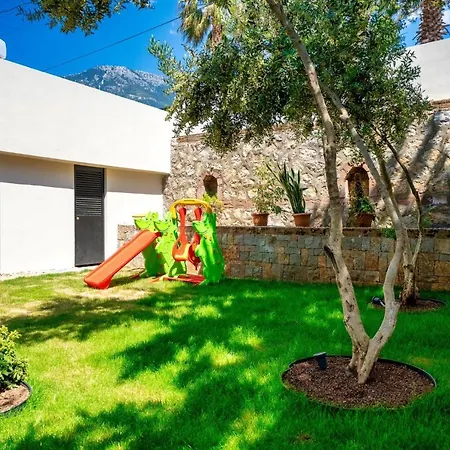 Villa Korunakli Bahceli